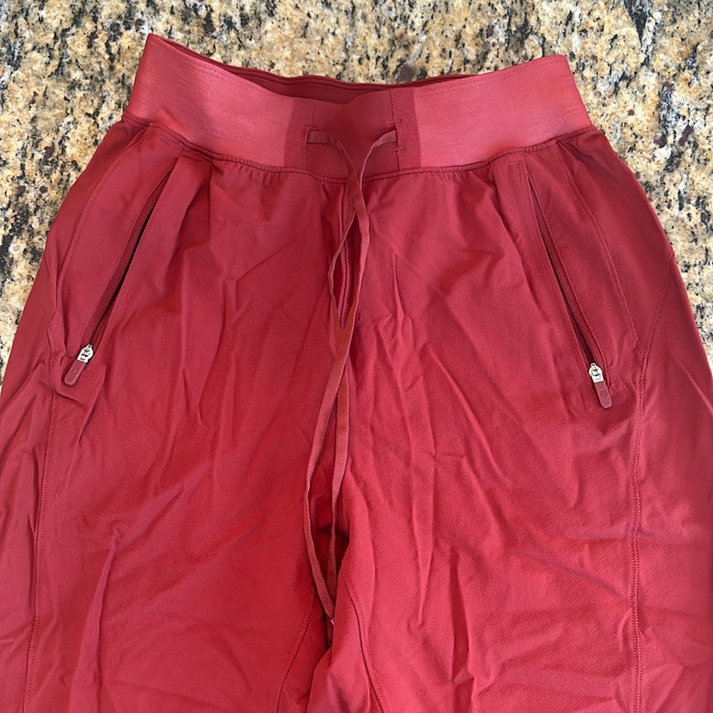 Lululemon joggers. Sipper pockets. Excellent condition